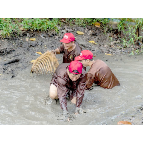 Team building: tát mương nắt cá